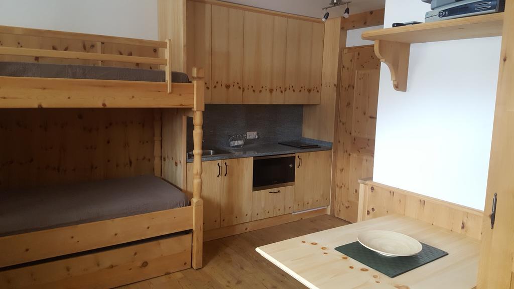 Relaxing Confortable Studio, Heated Garage, Skiroom Samedan Exteriör bild